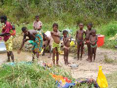 Børn ved floden